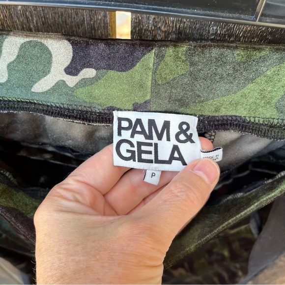 Pam & Gela Camouflage Velvet Track Pants in Sz XS/0 - Picture 2 of 15